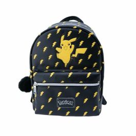 Mochilita pu negra pokémon premium con bolsillo delantero y trasero.28 x 22 x 11 cm. Precio: 39.96872. SKU: B1239NHDZR