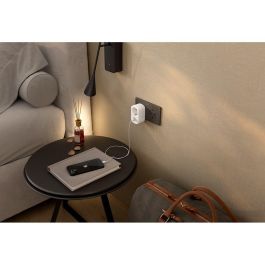 Simon Adaptador Combi 30W, Enchufe con 1 Toma Schuko + 2 Puertos USB-A y USB-C Carga Rápida, 16A 250V, Blanco