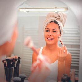 Lámpara 27 Leds Táctil con Ventosas, Luz Blanca Cálida 80 Lúmenes, Funciona con Pilas, 30.5x4.5x2 cm