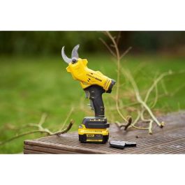 Stanley Fatmax AAAMT46127 Tijeras de podar 18V - Incluye Cargador y Batería 4Ah