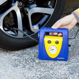 Goodyear GOD0007 Compresor Aire Portátil 12V para Coche, 120 psi, con Luz LED y Medidor, Incluye Adaptadores