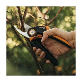 Fiskars P921 Tijera de Podar Bypass Serie M para Jardín, Acero Inoxidable, Capacidad de Corte 24 mm, Mangos Negro y Naranja