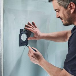 Wolfcraft 5975000 Plantilla para marcar y alinear, para medidas de 71 y 91 mm, obra en seco, instalación de cajas de enchufe e interruptores