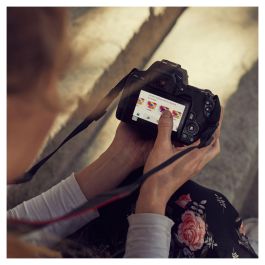 Canon EOS 250D Kit Cámara Réflex Digital + Objetivo EF-S 18-55mm IS STM, 24.1MP, Sensor APS-C, 4K, Pantalla Táctil Variable, Wi-Fi, Negro