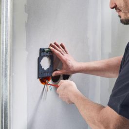 Wolfcraft 5975000 Plantilla para marcar y alinear, para medidas de 71 y 91 mm, obra en seco, instalación de cajas de enchufe e interruptores