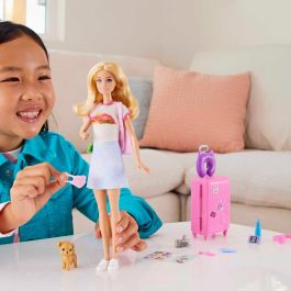Barbie Hjy18 Muñeca Malibú Roberts ¡Vámonos de Viaje! con Perrito, Accesorios de Viaje y Maleta It Takes Two +3 Años