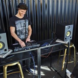 Hercules Inpulse 500 DVS Sistema de vinilo digital para scratch digital Negro, Compatible con Mac/Windows, Incluye Serato DJ Lite y DJUCED, Ref. 4780909