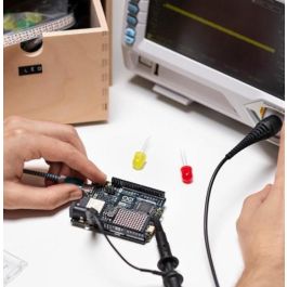 Arduino Uno R4 WiFi Placa de Desarrollo con WiFi y Bluetooth para Proyectos IoT