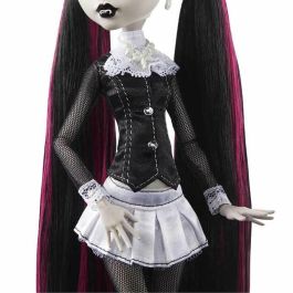 Monster High Muñeca Draculaura Colección Reel Drama. Diseño en Blanco y Negro, Juguete para Niñas y Niños. Edad Mínima Recomendada: 6 Años.