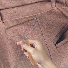 Je cherche une Idee Rastrillo Quitapelusas y Bolitas para Tejidos con Mango de Madera 16x12.5 cm