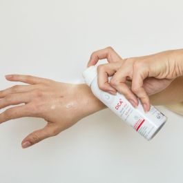 Topicrem CICA+ Bruma SOS Calmante y Regeneradora para Piel Irritada o Sensible - Rostro y Cuerpo 100 ml