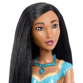 Mattel Hlw07 Muñeca Articulada Princesa Pocahontas Disney Princess, con conjunto de ropa brillante, collar y zapatos +3 años