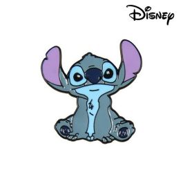 Cerdá Pin Metálico del personaje Stitch en color Azul, con dimensiones de 6.5 x 10.2 x 1.8 cm
