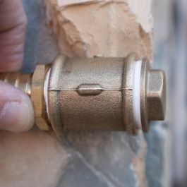 Aqua Control Tapón Macho de 1/2" Latón para Tubería Zincado