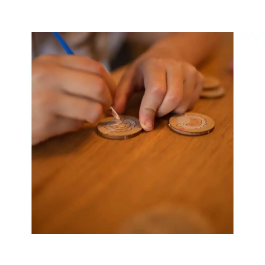 Wondee Kit para Colorear Figuras de Madera Sostenible con 12 Colores Vibrantes, Pinceles y Figuras Originales para Niños