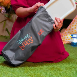 Disney Baby DIS74451172012 Silla Elevadora Minnie Mouse, Elevador Pop 'n Sit, Práctico y Compacto para Interior y Exterior, Plegado Rápido, Rosa