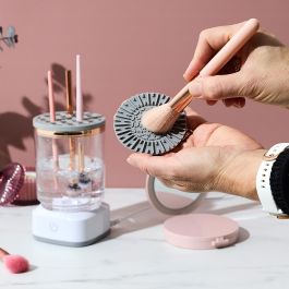 Cosmetic Club Limpiador de Brochas USB Autogiro