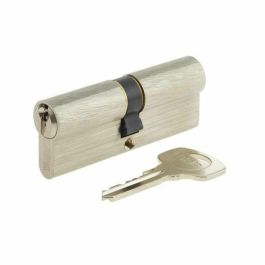 Yale Cilindro de cerradura para puerta/entrada exterior, 5 pines, 3 llaves, 40 x 40 mm, protección antirrobo básica Yale Cilindro de cerradura para puerta/entrada exterior, 5 pines, 3 llaves, 40 x 40 mm, protección antirrobo básica Precio: 27.50000033. SKU: B1EAVZQXFN