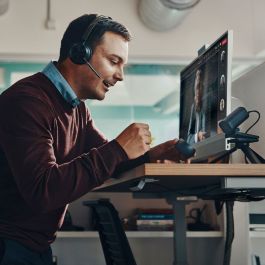 HP Poly Voyager Focus 2-M Auriculares USB-C-C Inalámbricos y Alámbricos para Oficina, Cancelación Activa de Ruido, Certificado para Microsoft Teams, Negro
