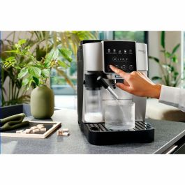 Cafetera Superautomática DeLonghi ECAM 220.80 SB