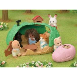 Sylvanian Families 5453 El Escondite del Bebé: Refugio secreto de Bilberry el erizo con saco de dormir, mesa y estufa