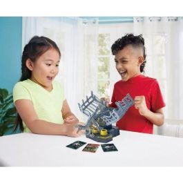 Epoch 7523 Juego de Mesa Jurassic World Cage Breaker: Libera al Velociraptor de la Jaula con Cartas. Apto para niños +4 años