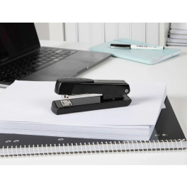 Rexel Grapadora Meteor Metálica, Capacidad 20 Hojas, Usa Grapas 24/6 y 26/6, Color Negro