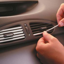 Foliatec FO33267 Tira Adhesiva Cromada 100 cm (5 Unidades) Universal para Coche, Parrilla y Salpicadero, Flexible Foliatec FO33267 Tira Adhesiva Cromada 100 cm (5 Unidades) Universal para Coche, Parrilla y Salpicadero, Flexible