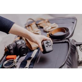 Verbatim Adaptador de Viaje Universal con Puertos USB-C PD y USB-A QC, para Más de 180 Países