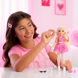 Barbie Muñeca Dream Besties Malibu JKP50 Mattel Muñeca de Moda con Accesorios Temáticos y Gatito, Idioma: English, francés, alemán, portugués, español