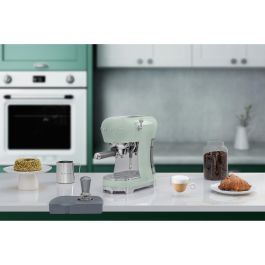 Smeg ECF02PGEU Máquina Espresso Pastellgrün - Cafetera Manual de 1.1L, 1350W, 15 Bares, Preparación de Espresso y Cappuccino en Color Verde Pastel