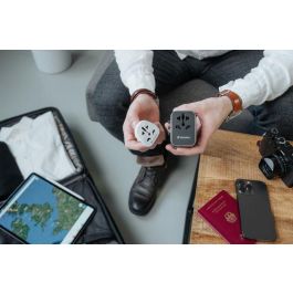 Verbatim Uta-03 Adaptador Universal De Viaje Con 1 Puerto Usb-C - 2 Puerto Usb-A - 2 Puerto Usb-C