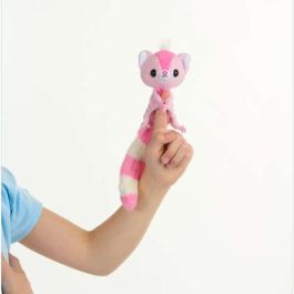 Fingerlings Ardilla Voladora Interactiva. Juguete con Lanzador de Manivela que Carga. ¡Aplaude dos veces y Vuélala! Para Niños +3 Años Fingerlings Ardilla Voladora Interactiva. Juguete con Lanzador de Manivela que Carga. ¡Aplaude dos veces y Vuélala! Para Niños +3 Años