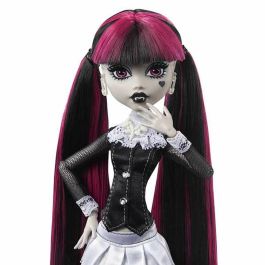 Monster High Muñeca Draculaura Colección Reel Drama. Diseño en Blanco y Negro, Juguete para Niñas y Niños. Edad Mínima Recomendada: 6 Años.