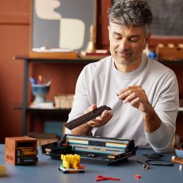 LEGO Icons 10306 Atari 2600, modelo para construir, consola de juguetes de video, para adultos