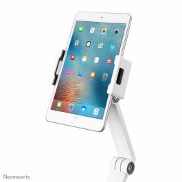 Neomounts DS15-545WH1 Soporte de tablet universal con movimiento completo y abrazadera de escritorio para tablets de 4.7"-12.9", blanco