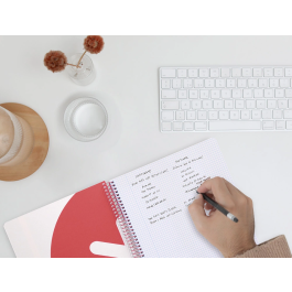 Antartik Cuaderno Espiral A4 Tapa Dura 80 Hojas 100gr Cuadro 5mm Color Frambuesa