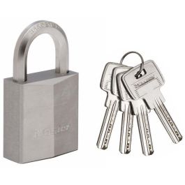 Master Lock Candado de latón macizo niquelado 40 mm, mango hexagonal acero endurecido, alta seguridad 6 pasadores y llave reversible Precio: 28.88999993. SKU: B1CQP5MHLV