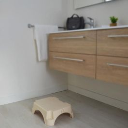 Thermobaby Escalón Infantil Step - Antideslizante y Robusto, ideal para Lavabo y Silla. Soporta hasta 150 kg para seguridad del bebé.