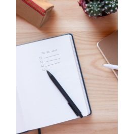 ERIK Cuaderno A5 premium Real Madrid, tapa dura, encuadernación de alambre y cierre con banda elástica, interior punteado