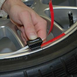 Foliatec FO34387 Diseño de Llanta Tira Decorativa Adhesiva para Coche, Rojo, Ancho 6 mm, Incluye Ayuda de Montaje, Kit para 4 Llantas