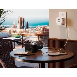 Simon Adaptador de viaje universal 65W con 1 USB-A y 2 USB-C para más de 200 países con carga rápida, incluye bolsa de viaje