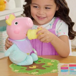 Hasbro G1637 Muñeca interactiva Peppa Pig Gruñidos y Abrazos Evie con más de 20 sonidos, chupete, biberón y accesorios