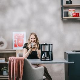 Melitta 1025-06 Cafetera de Filtro Look V Perfección, AromaSelector, 10 Tazas, Antigoteo, Depósito Extraíble, Acero Inoxidable, Negra