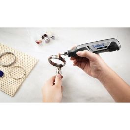 Mini herramienta multiusos inalámbrica Dremel 7760-15: batería de iones de litio (3,2 V) (entregada con 15 accesorios) Mini herramienta multiusos inalámbrica Dremel 7760-15: batería de iones de litio (3,2 V) (entregada con 15 accesorios)