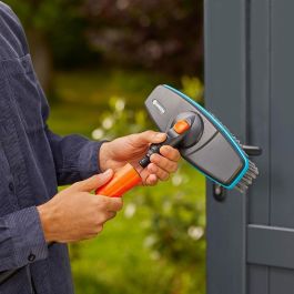 Gardena Cepillo de Cerdas Suaves para Superficies Delicadas, Orientable 360°, Protección Anti-Rayaduras