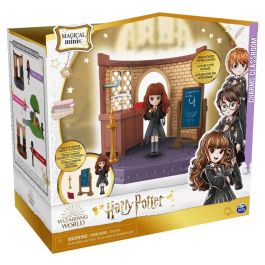 SPIN MASTER Aula Encantamientos Mágicos Harry Potter + Figura Hermione 5cm - Juego Magical Minis +5 años