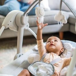 Ingenuity Columpio Portátil Comfort 2 Go Mini Cuddle Lamb - Plegable, 12 Melodías, 2 Posiciones Reclinables, Temporizador y Barra Actividad 0-9 Meses Ingenuity Columpio Portátil Comfort 2 Go Mini Cuddle Lamb - Plegable, 12 Melodías, 2 Posiciones Reclinables, Temporizador y Barra Actividad 0-9 Meses