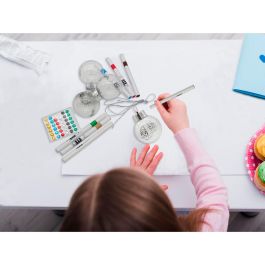 CYP BRANDS The Elf On The Shelf - Bolas de Navidad para Pintar y Decorar con 6 Rotuladores y Gemas - 4 Bolas - +3 Años