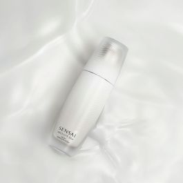 Sensai ABSOLUTE SILK micro essence-in-lotion 125 ml - Hidratación intensa y piel radiante Sensai ABSOLUTE SILK micro essence-in-lotion 125 ml - Hidratación intensa y piel radiante